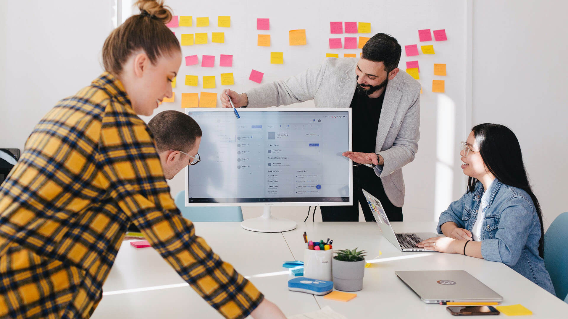 How Connectivity Is Set to Transform Employee Experiences - Featured Image | CEO Monthly