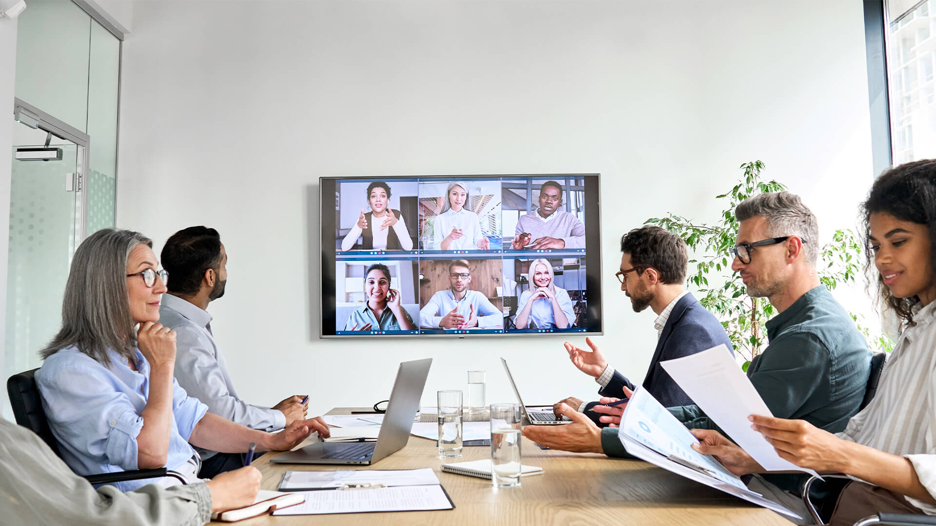 12 Virtual Meeting Best Practices Your Team Needs to Implement Now - Featured Image | CEO Monthly