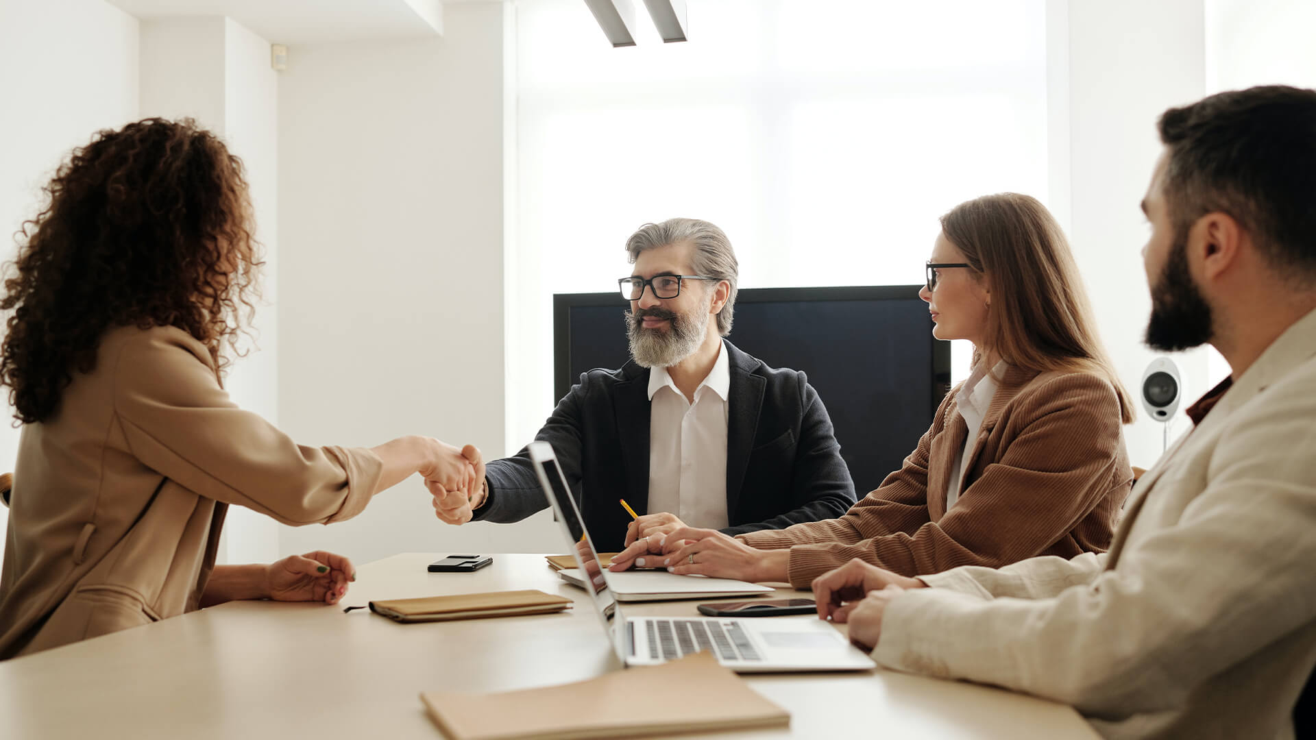 The CEO’s Guide to Hiring Market Research Executives: 8 Dos and Don’ts - Featured Image | CEO Monthly