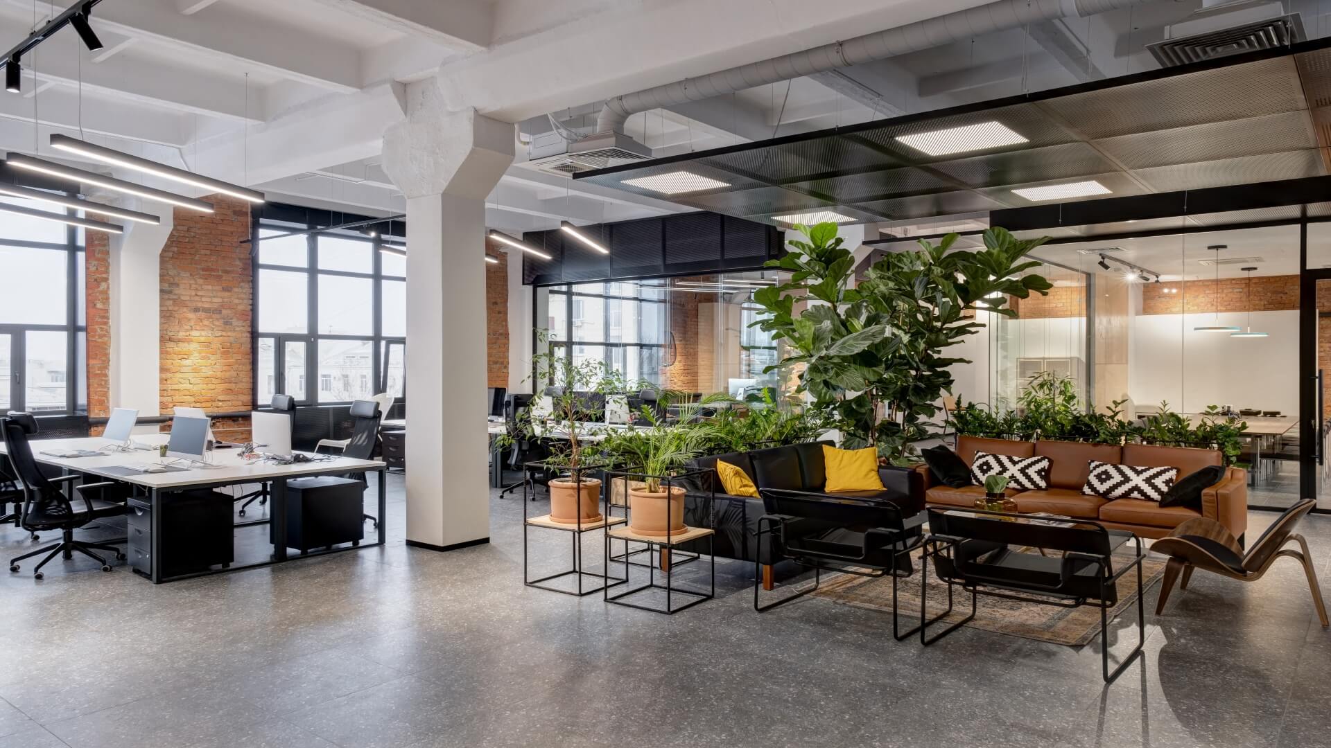 How to Decide When it is Time for You to Move Your Business into a New Office - Featured Image | CEO Monthly