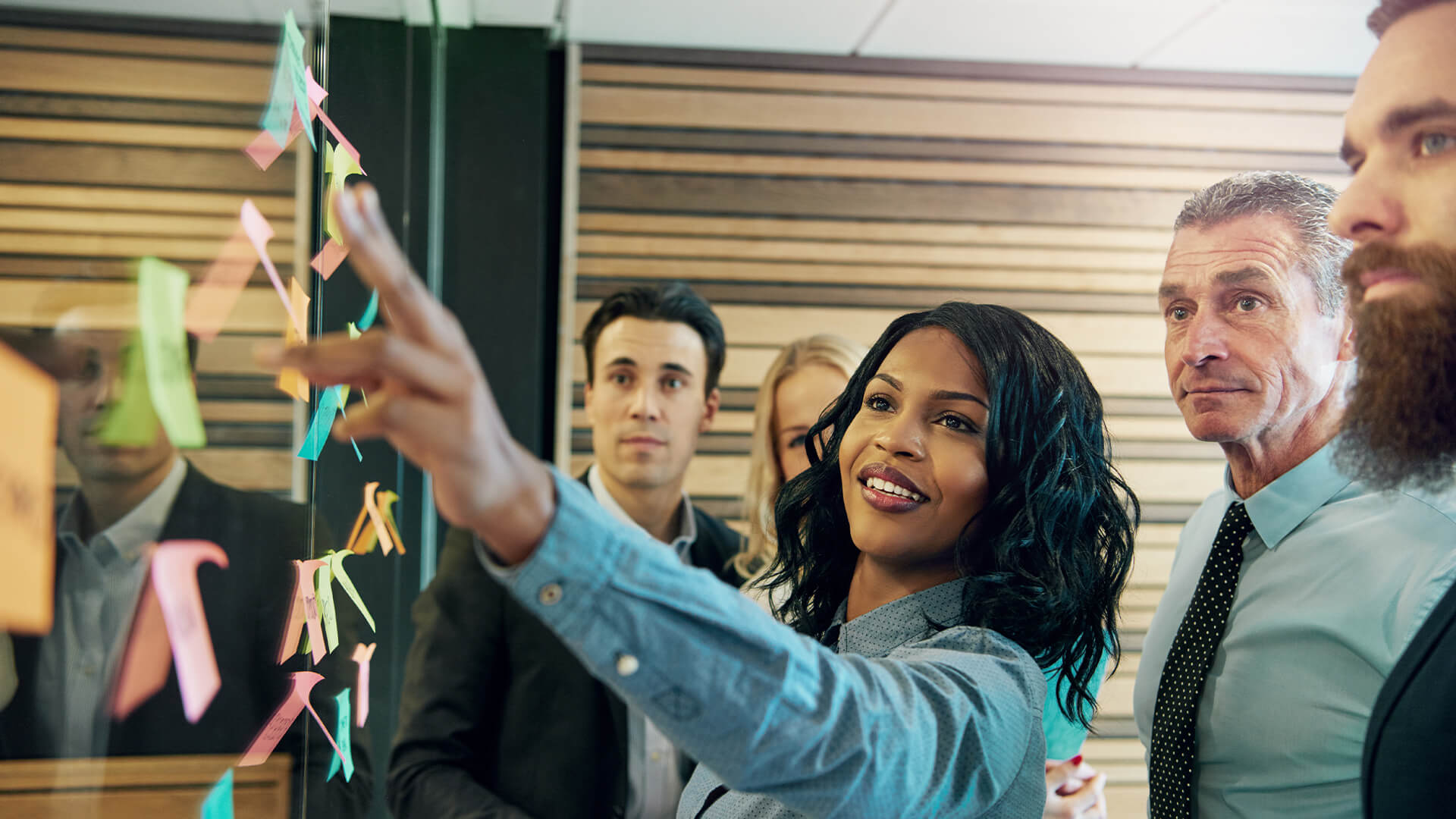 Woman explaining the plan to office team