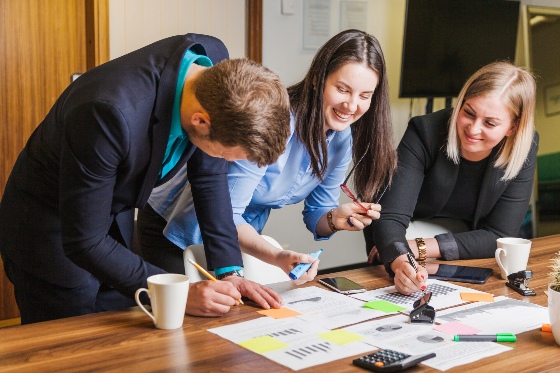 Using Mac for Efficient Project Management in Corporate Settings - Featured Image | CEO Monthly