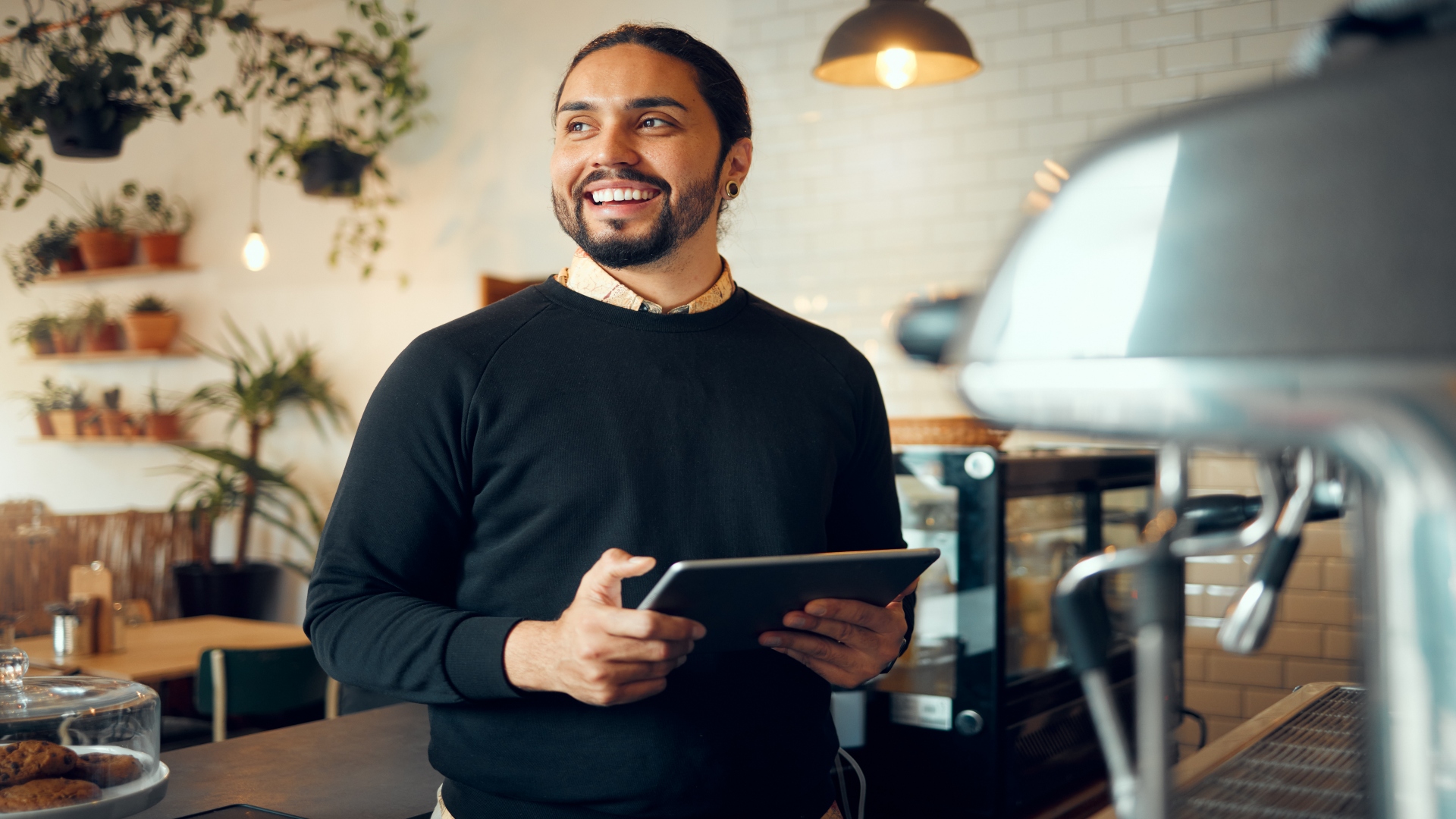 Understanding Lessor vs. Lessee: Key Differences and Accounting Treatment - Featured Image | CEO Monthly