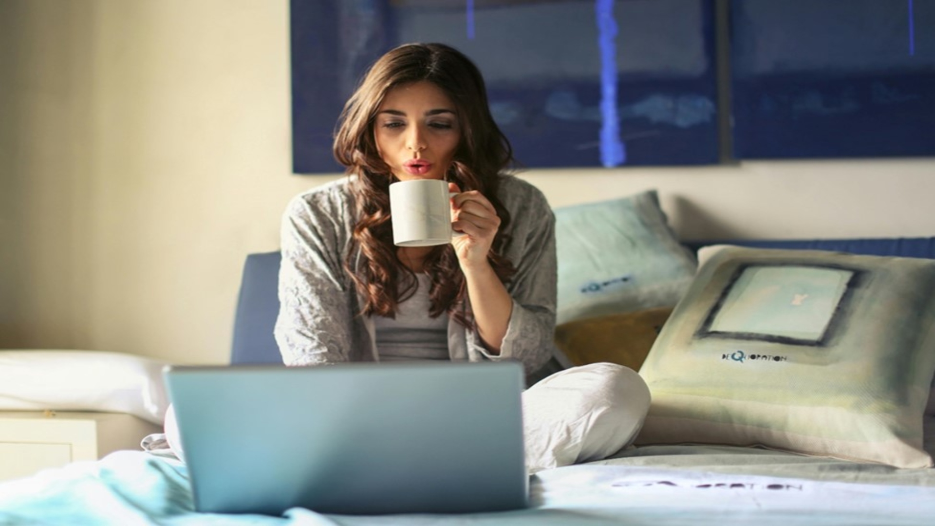 Writing a Good Business Management Thesis for Future Career - Featured Image | CEO Monthly