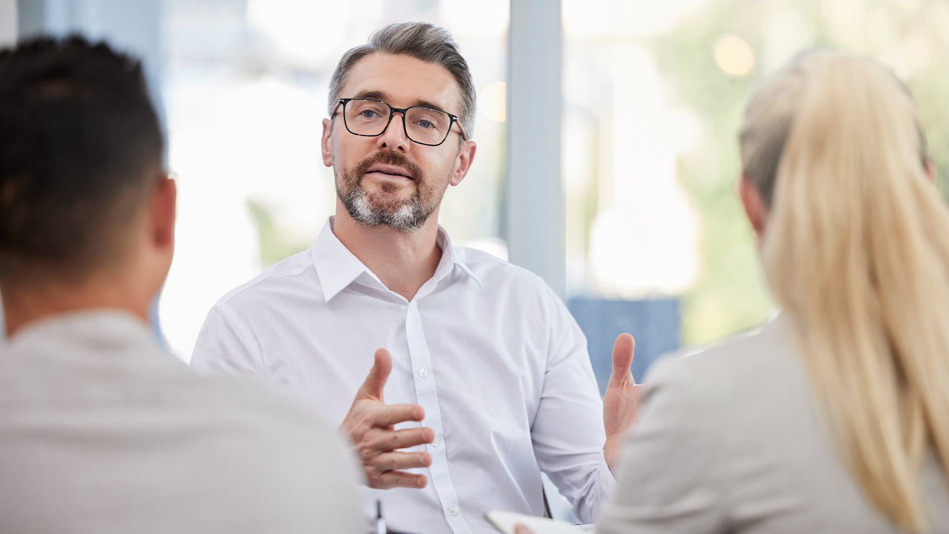 Should CEOs Put People Above Profits? - Featured Image | CEO Monthly