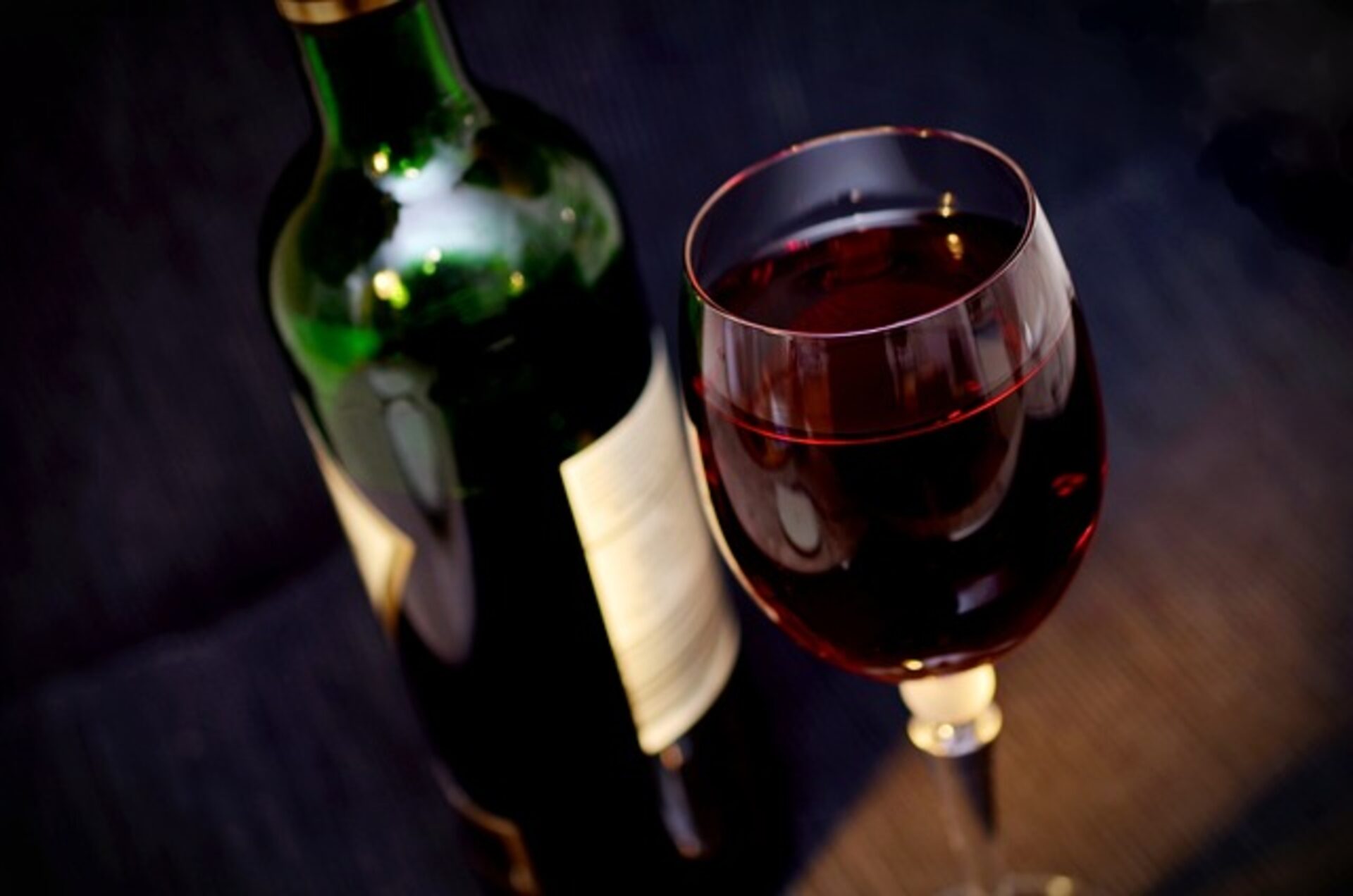 5 Reasons Why Every Winery Chief Marketing Officer Should Invest in Social Media Branding - Featured Image | CEO Monthly