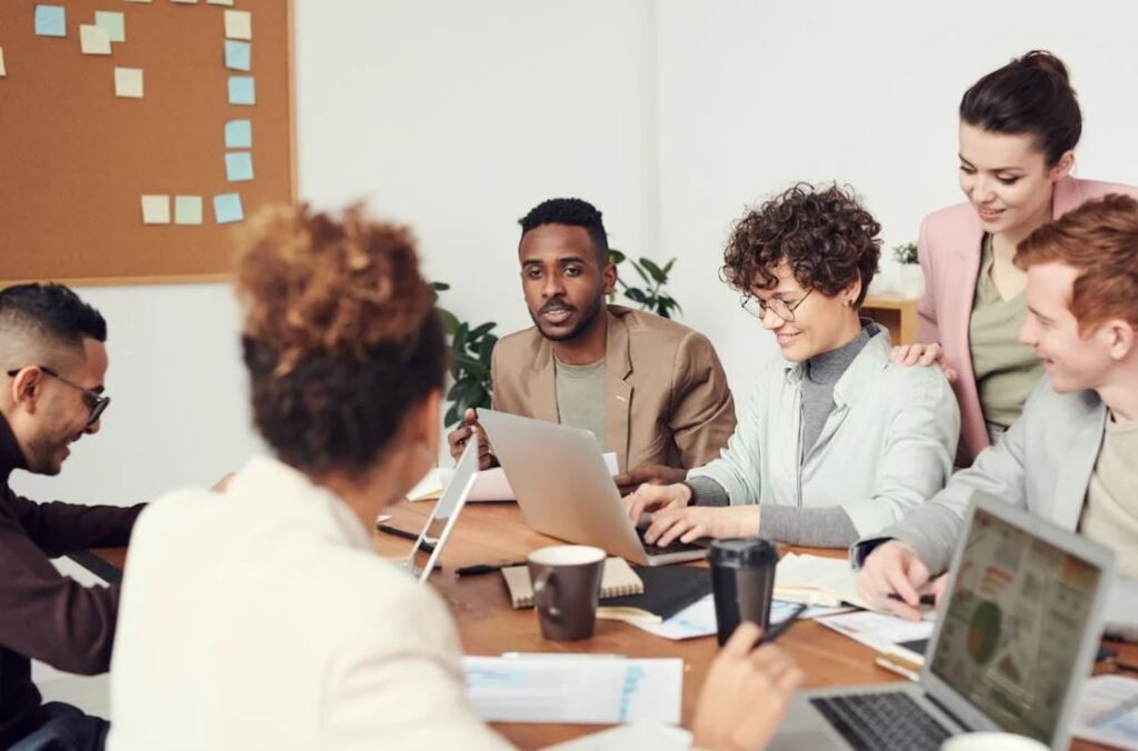 Post Thumbnail - How to Establish Open Communication in the Work Environment