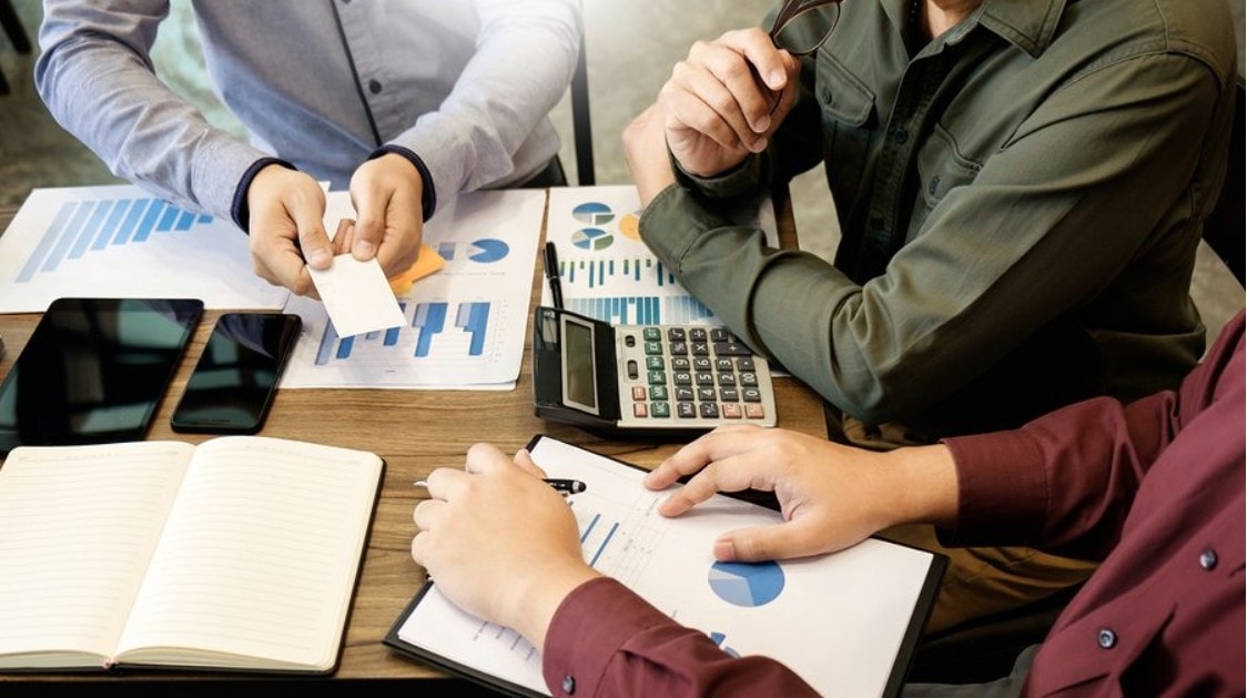 Understanding a Credit Line for Small Business - Featured Image | CEO Monthly