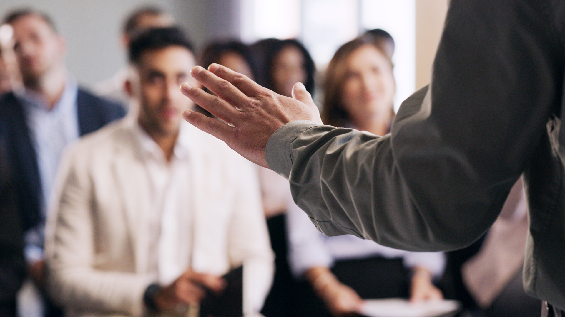 Why Leadership Keynotes Are Pivotal for 2026 Strategy - Featured Image | CEO Monthly