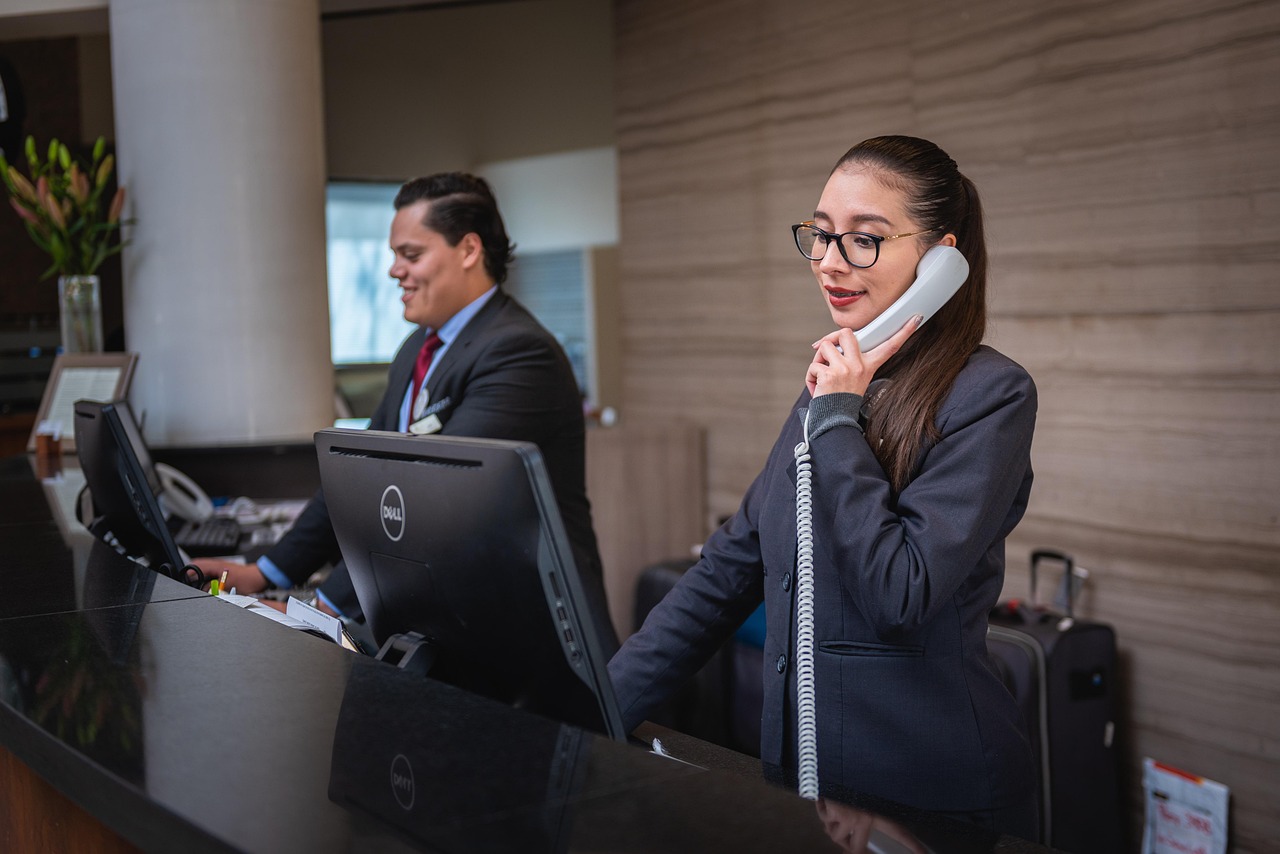 4 Reasons Why Customer Service Can Make or Break a Business - Featured Image | CEO Monthly