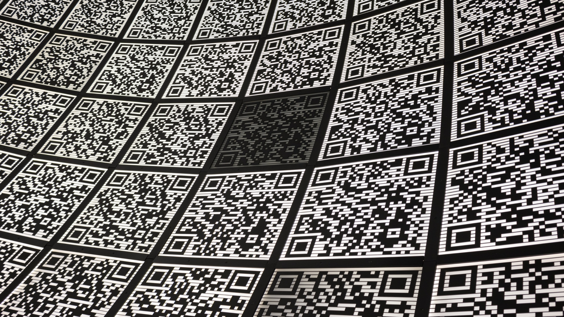 How QR Codes Help Brands Fix the Gap Between Offline Ads and Online Conversions - Featured Image | CEO Monthly
