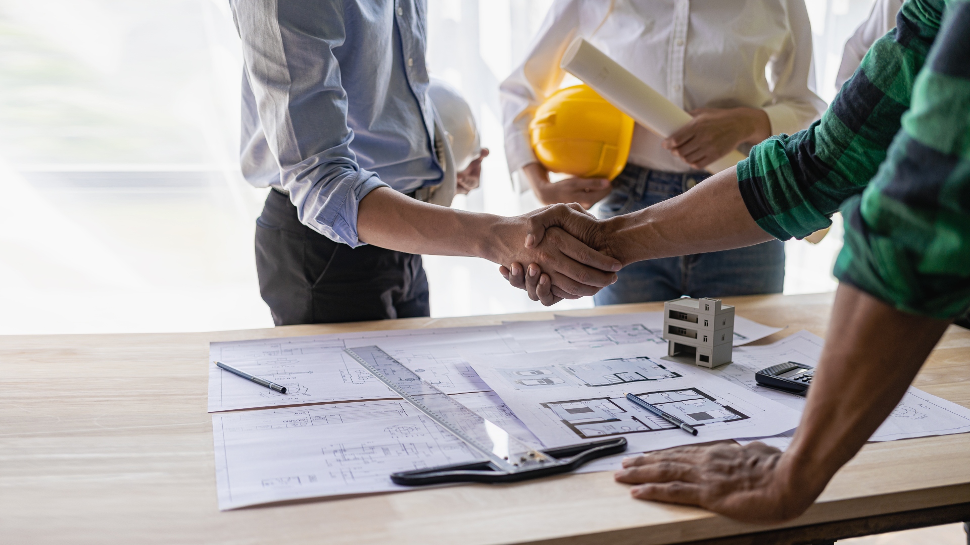Should Contractors Live in your HR suite? A CEO’s Decision Framework - Featured Image | CEO Monthly